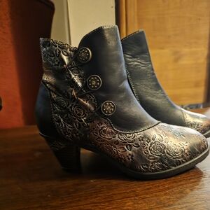 L'Artiste Elegant Black Floral Ankle Booties